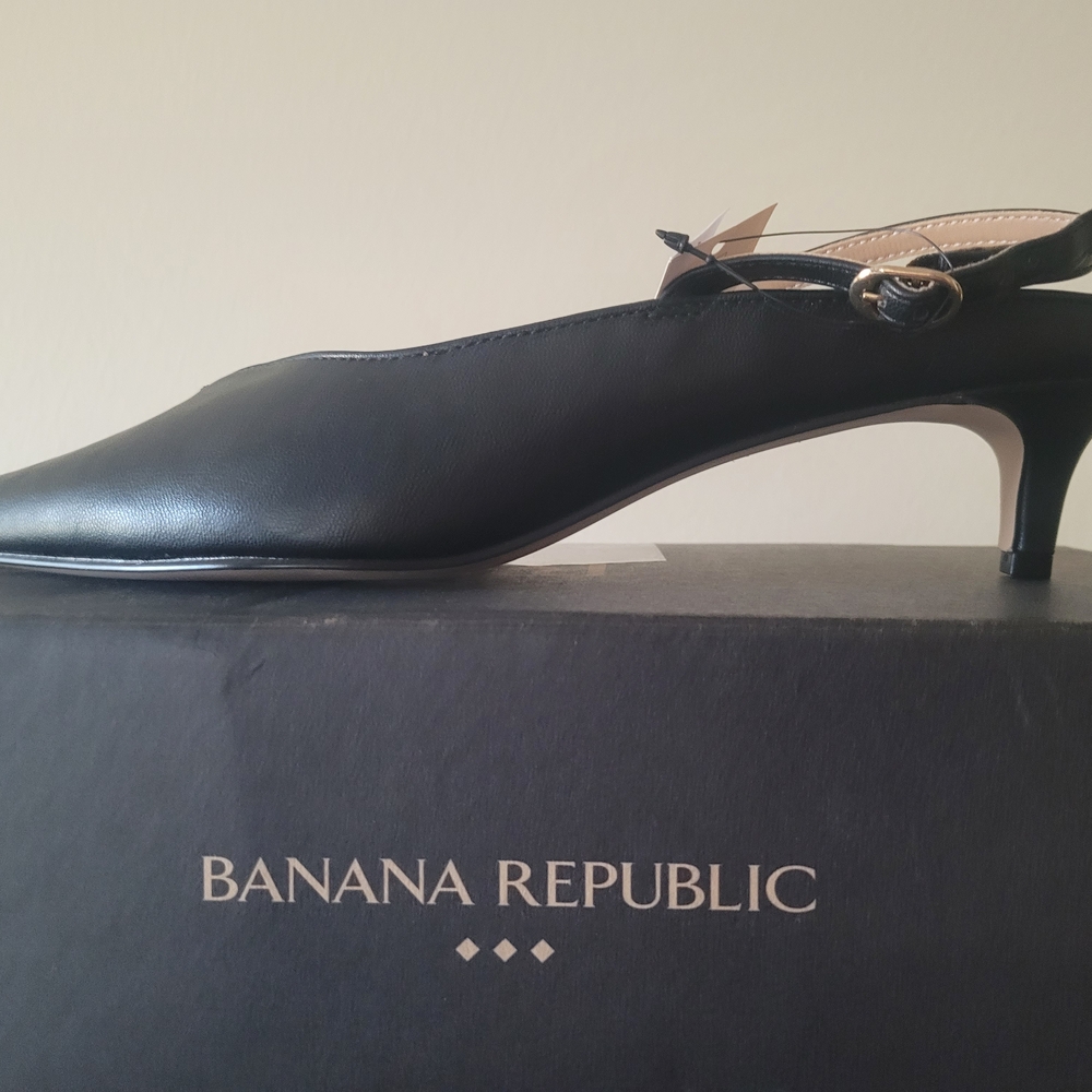 Banana Republic Black Leather Slingback Kitten Heel Pumps